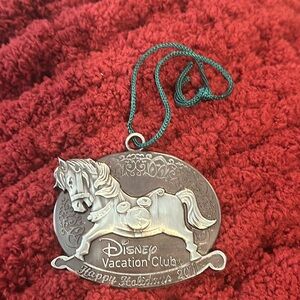 Disney Vacation Club 2011 Member Ornament